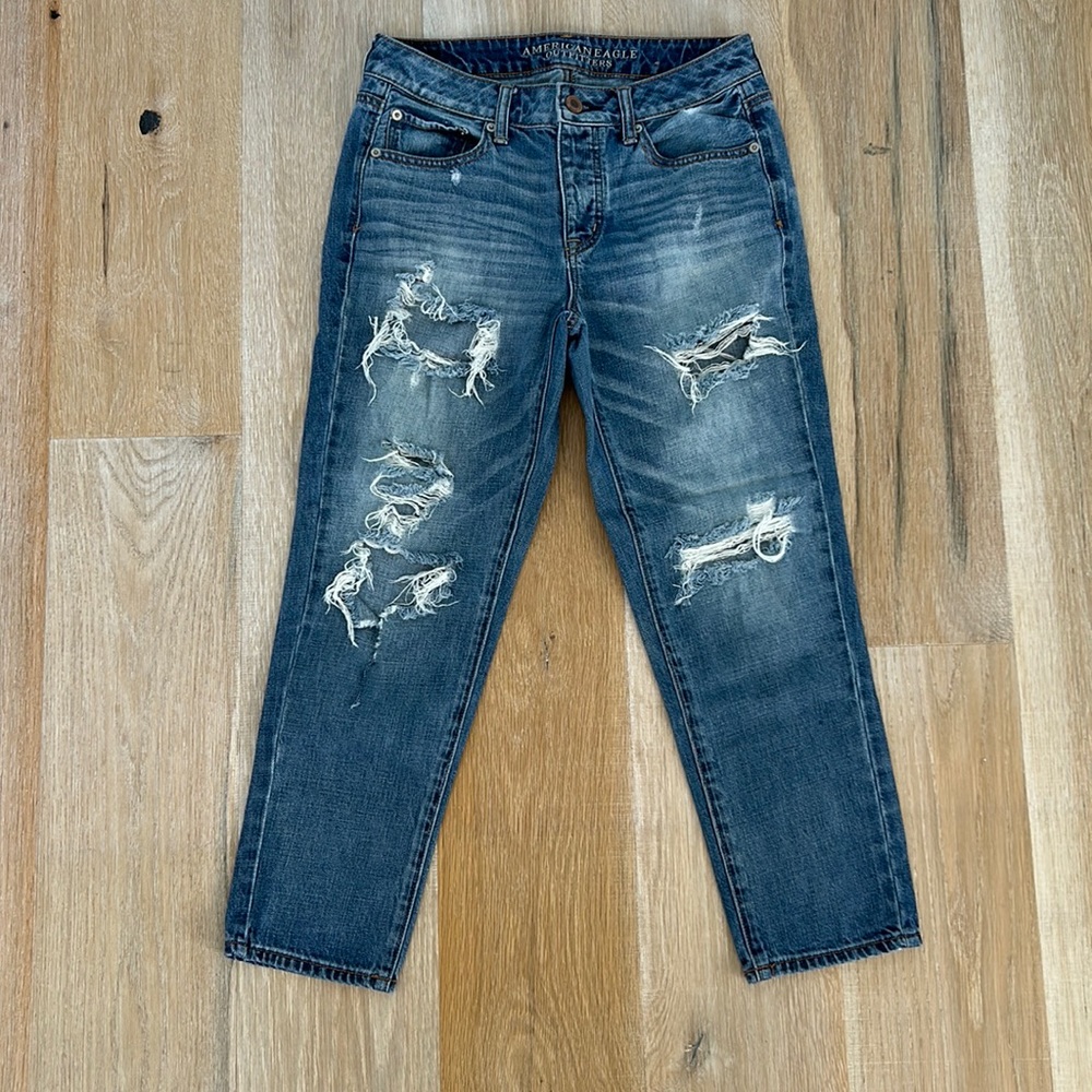 American eagle boy crop distressed jeans size 4